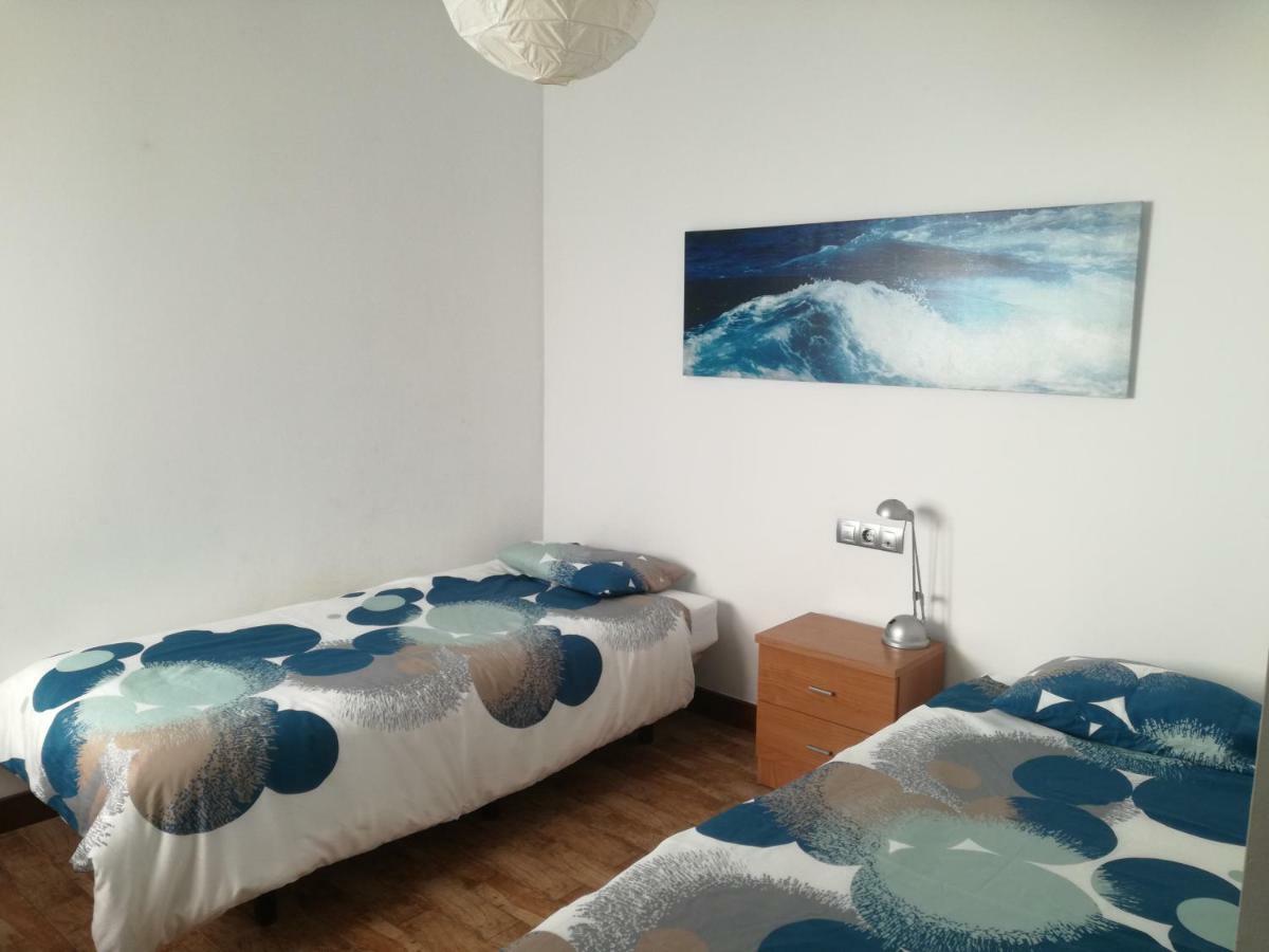 Surfhouse Hostel Famara Caleta De Famara Екстериор снимка
