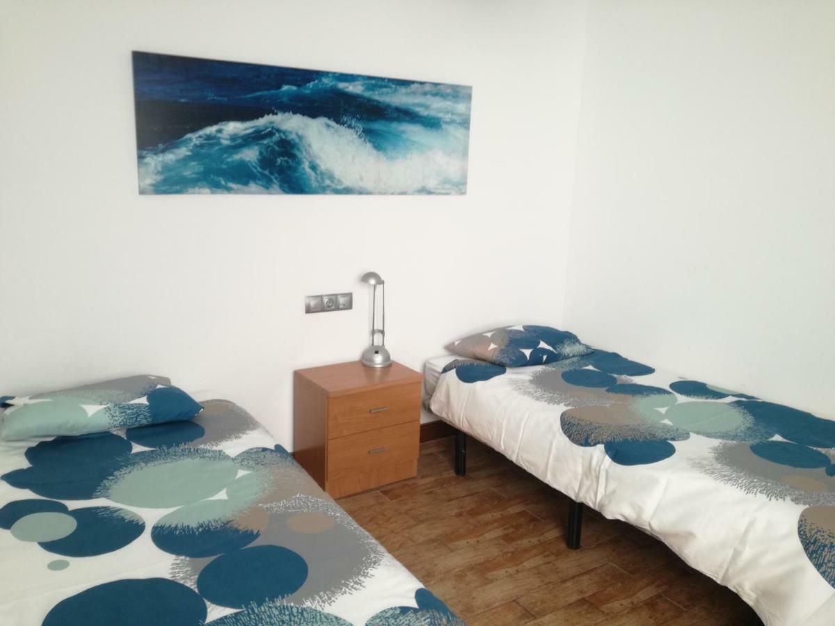 Surfhouse Hostel Famara Caleta De Famara Екстериор снимка