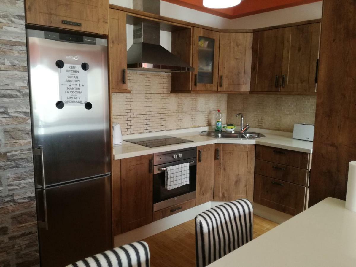 Surfhouse Hostel Famara Caleta De Famara Екстериор снимка