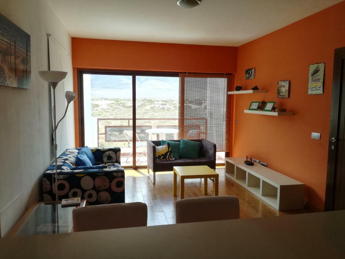 Surfhouse Hostel Famara Caleta De Famara Екстериор снимка
