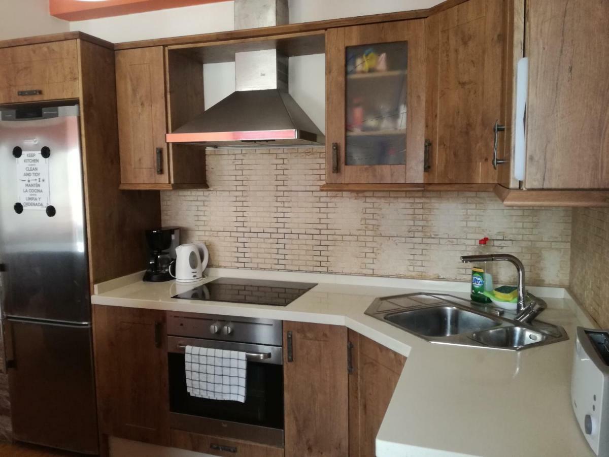 Surfhouse Hostel Famara Caleta De Famara Екстериор снимка